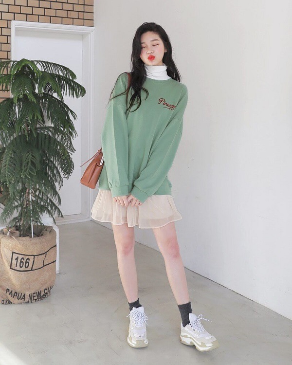 Layer áo len kết hợp với áo nỉ