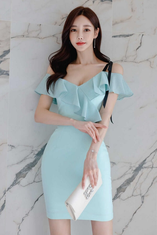 Váy liền sáng màu