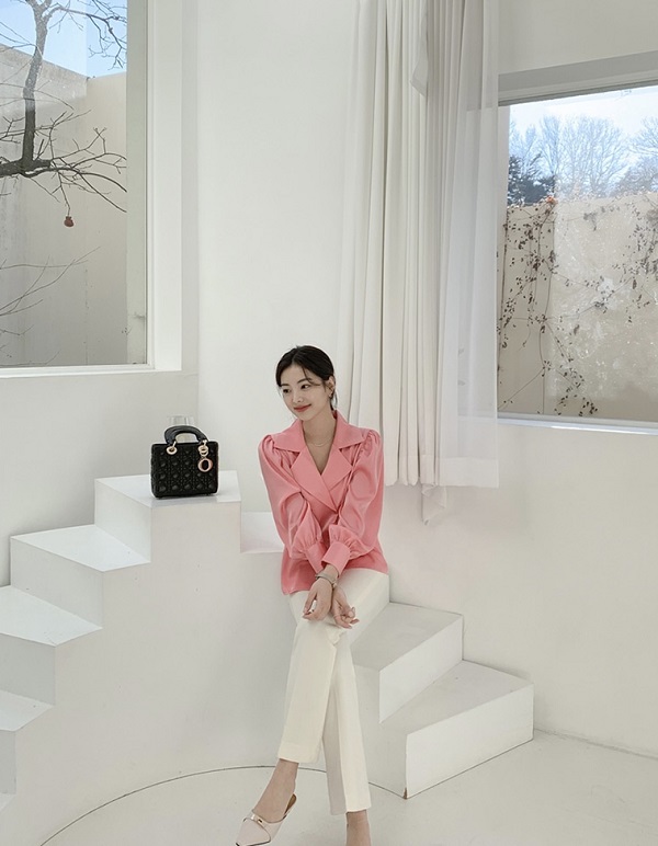 Đơn giản chỉ là áo sơ mi và quần tây cũng đủ toát lên phong cách Hàn Quốc trendy