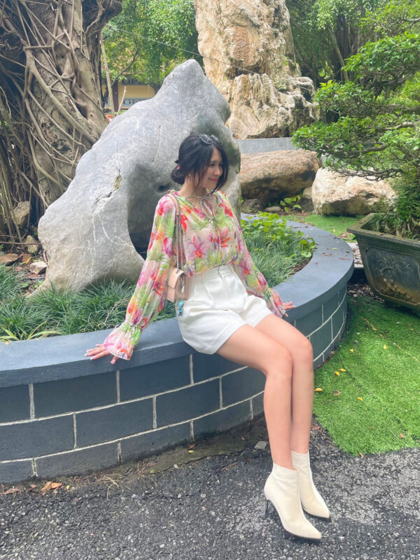 Áo sơ mi tơ tằm hoa cổ bèo buộc nơ - FLORALS TOP