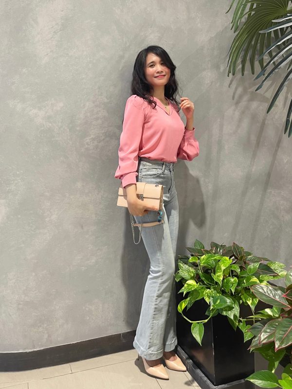 Áo sơ mi lụa tay bồng đính hoa cổ V - ROSA TOP