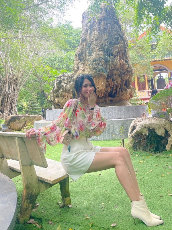 Phối đồ đi chơi Tết cần có sự tinh tế và năng động, tạo sự thoải mái và vui tươi chính là lựa chọn phù hợp nhất