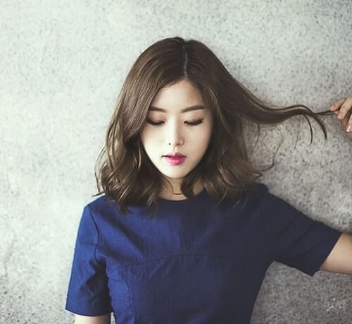Tóc ngang vai uốn cụp