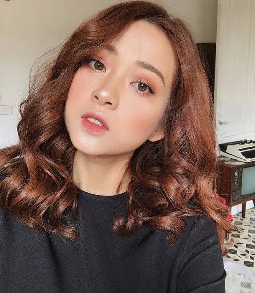 Tóc ngang vai xoăn sóng nước