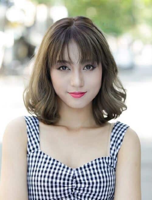Tóc xoăn ngắn, cụp phồng mái thưa