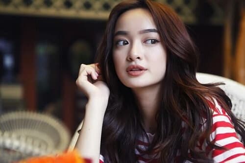 Tóc nữ đẹp dài xoăn lọn to