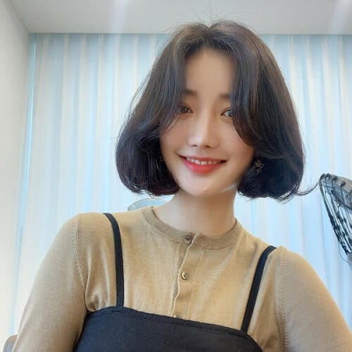 Tóc Bob chia ngôi giữa