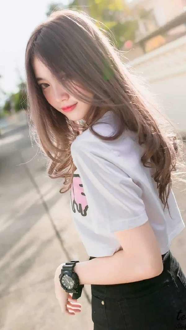 Tóc dài uốn xoăn đuôi đẹp chơi Tết 2024 - Ảnh 1