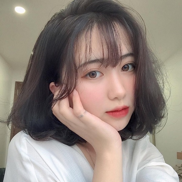 Tóc ngắn xoăn đuôi đẹp chơi Tết 2024
