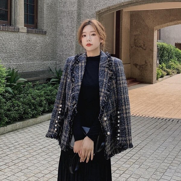 Mix áo dạ tweed với váy suông