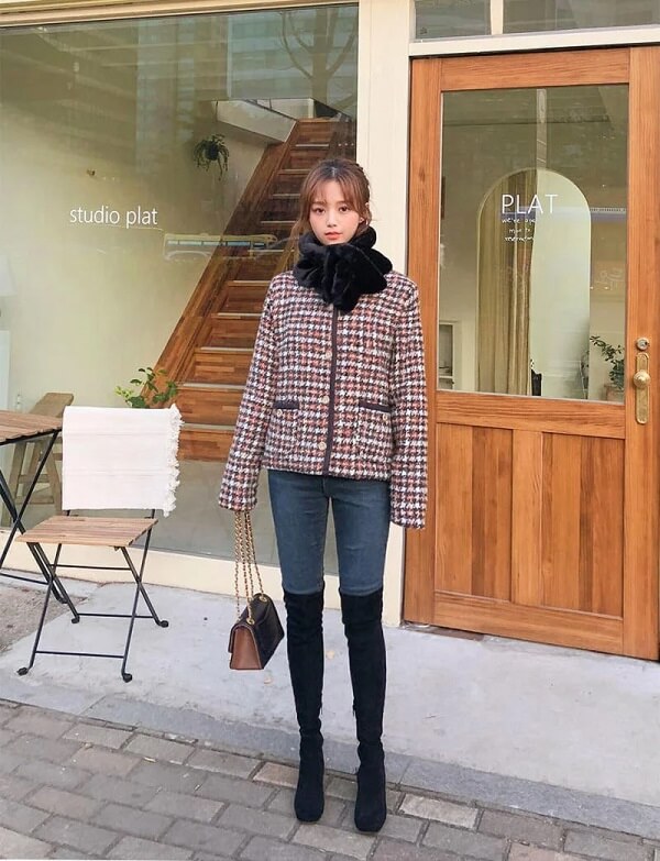 Kết hợp cùng quần skinny và một đôi boot đùi