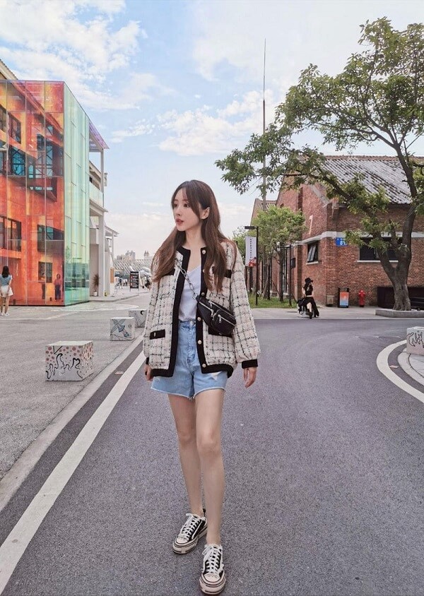 Phối áo dạ tweed với quần short - Ảnh 1