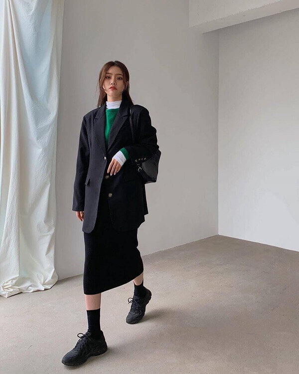 Chân váy bút chì phối cùng blazer
