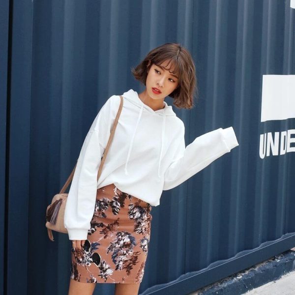 Sweater đi cùng với chân váy