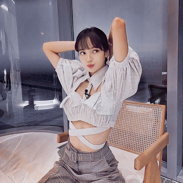 Cuốn hút với trang phục cut-out táo bạo