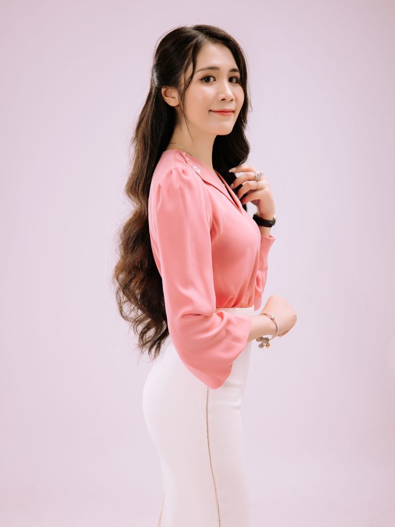 Áo sơ mi lụa tay bồng đính hoa cổ V - ROSA TOP - Ảnh 6