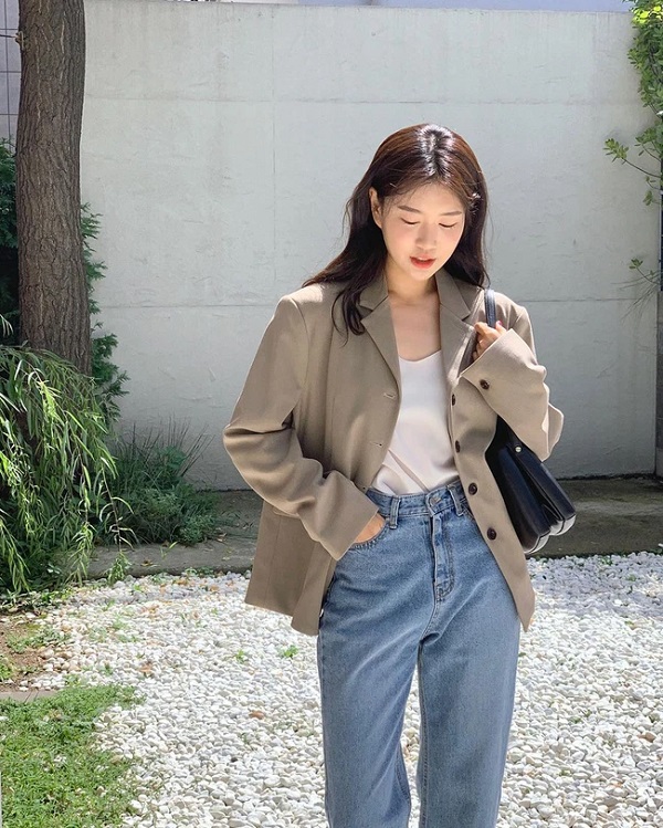 Áo blazer với quần jeans + áo thun