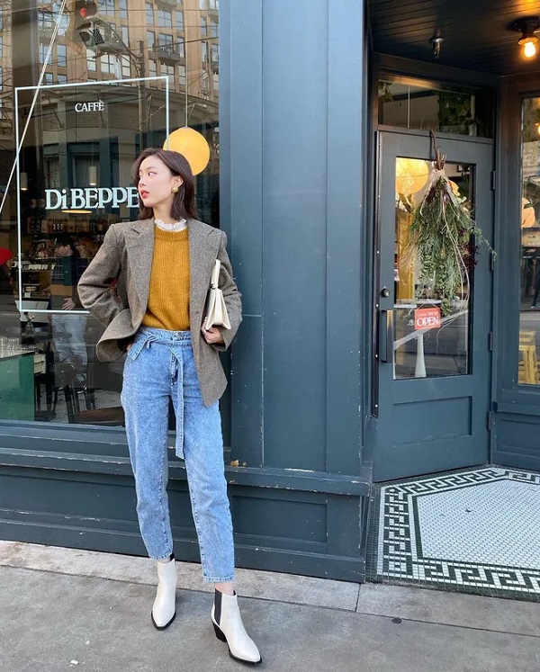 Áo blazer dạ với quần jeans + layer bên trong