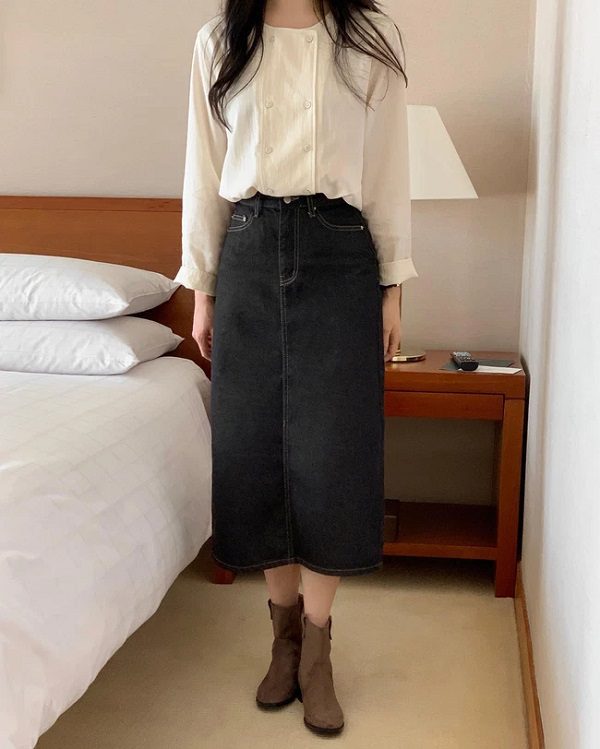 Áo blouse trắng + Chân váy denim
