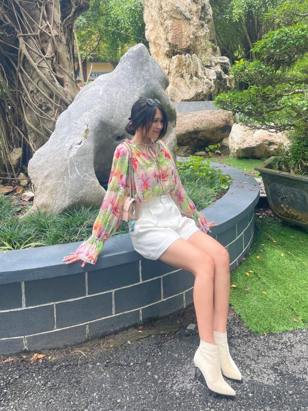 Áo sơ mi tơ tằm hoa cổ bèo buộc nơ - FLORALS TOP